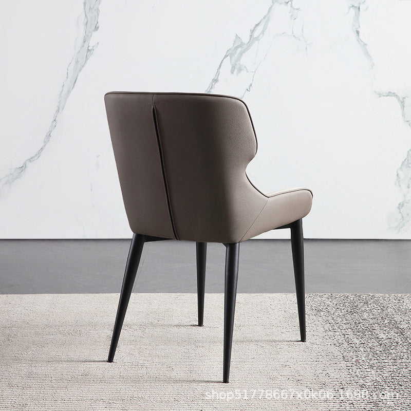 Modern Contrast Dining Chair Curved Back Design Leather Upholstery & Slim Black Legs for Sleek Dining Spaces